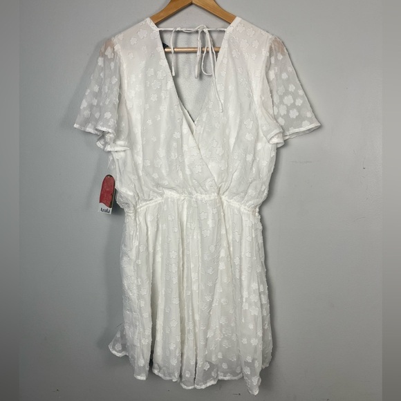 Arula xquisite White textured romper size XL - Picture 9 of 10
